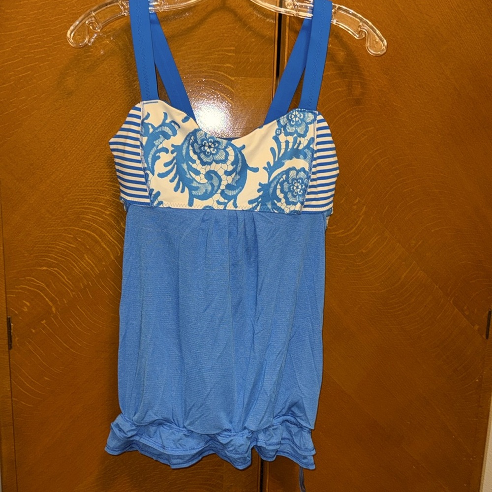 Lululemon work out top with built in bra